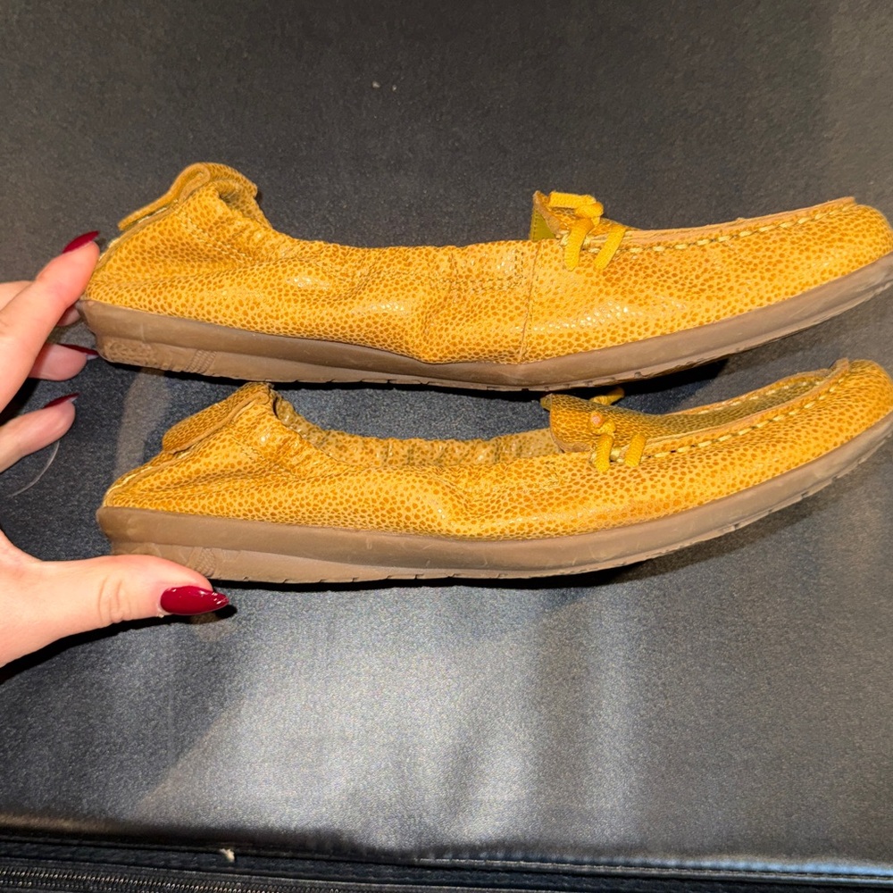 Hush Puppies Mustard Yellow Leather Moccasins size 8.5 - Picture 5 of 9